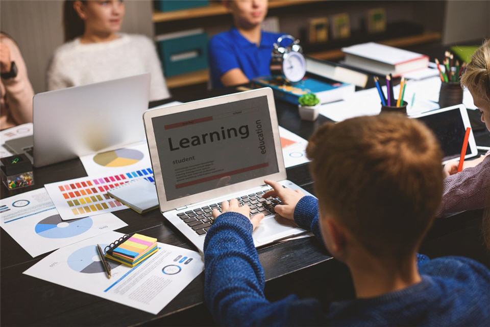 Turning Schools Into Effective Learning Communities